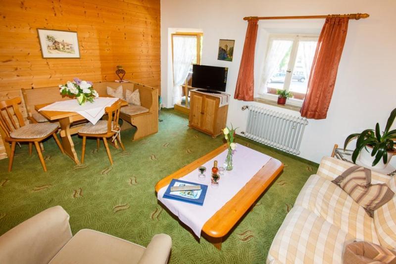 Cafe Chiemgau Und Gaestehaus Ruhpolding Εξωτερικό φωτογραφία